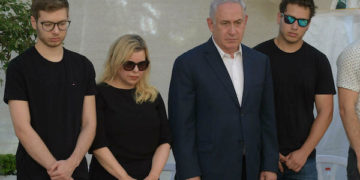 La famille Netanyahou demande l’extension de la protection de l’Etat pour Sarah, Yair et Avner