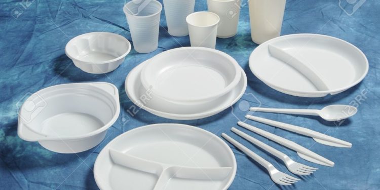 Environnement : la loi sur la taxe sur la vaisselle jetable devant la Commission des finances