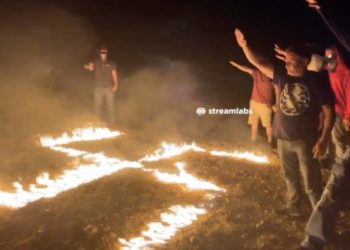 Un adolescent arrêté après avoir mis le feu à une synagogue au Texas au volant de sa voiture