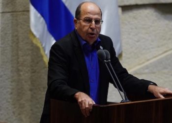 Rapport du contrôleur d’État : les dépenses et dons de Gantz ont violé la loi