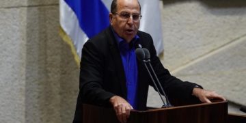 Rapport du contrôleur d’État : les dépenses et dons de Gantz ont violé la loi