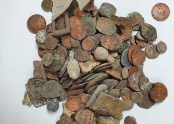 La police cherchait des armes, elle a découvert un trésor national