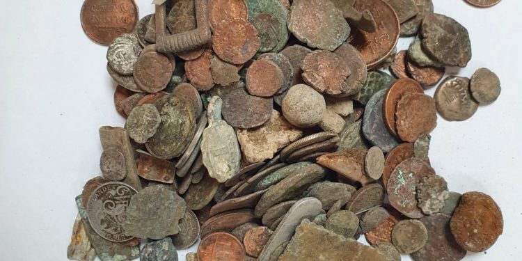 La police cherchait des armes, elle a découvert un trésor national