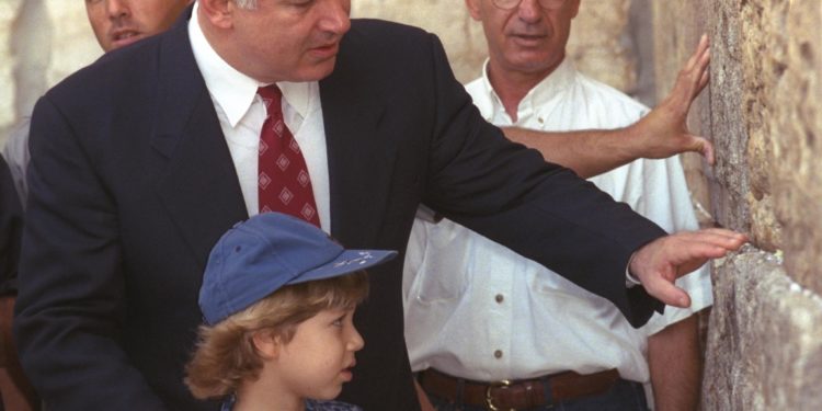 Netanyahu retweete l’appel au rassemblement au Mur occidental pour contrer les « femmes du Mur »