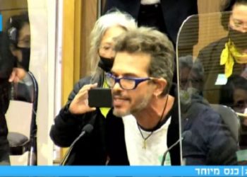 Un activiste israélien d’extrême gauche demande des armes pour protéger les Arabes contre les Juifs