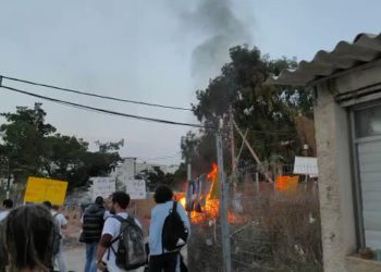 « Aujourd’hui, Bennett et Shaked éjectent des familles de Givat Amal – honte ! » clament les résidents de Givat Amal