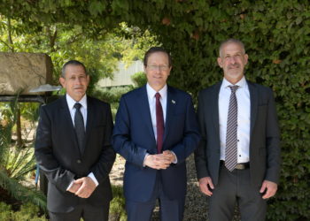 Le Meretz est « scandalisé » que le président Herzog allume la bougie de Hanoukka sur la terre juive