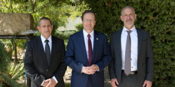 Le Meretz est « scandalisé » que le président Herzog allume la bougie de Hanoukka sur la terre juive