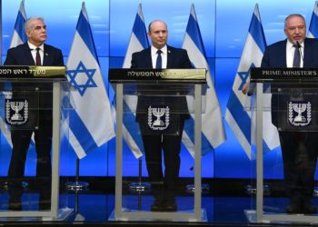 Déclaration de Naftali Bennett lors de sa conférence de presse avec Lapid et Liberman suite au vote du budget