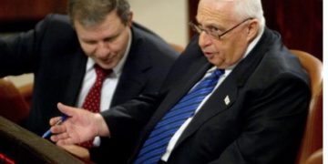 Meir Sheetrit, accusé de harcèlement sexuel, a démissionné du comité chargé de trouver le prochain médiateur