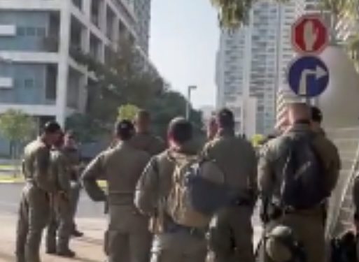 Affrontements entre la police et des activistes et résidents dans l’évacuation de Givat Amal, à Tel Aviv