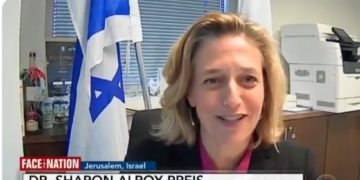 La responsable de la santé publique israélienne accusée de travailler pour Pfizer