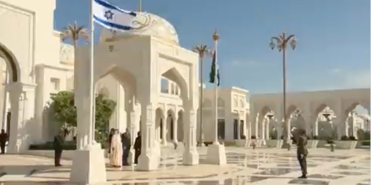 Le drapeau israélien flotte au dessus du palais présidentiel d’Abou Dhabi