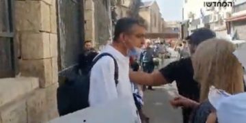 Scandaleux : un journaliste chahuté alors qu’il couvrait le procès Netanyahou