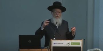 Le cirque (également appelé Knesset) continue : Le député Litzman incite Gantz à quitter le navire Bennet/Lapid