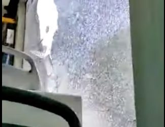 Un chauffeur de bus israélien blessé par des jets de pierre près d’un poste de contrôle près de Jérusalem