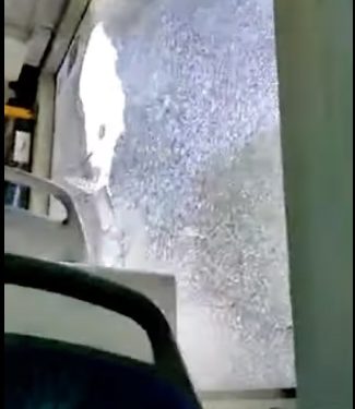 Un chauffeur de bus israélien blessé par des jets de pierre près d’un poste de contrôle près de Jérusalem