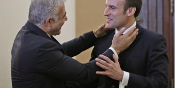 Lapid à Macron : « seule une menace militaire crédible peut arrêter la course au nucléaire en Iran »