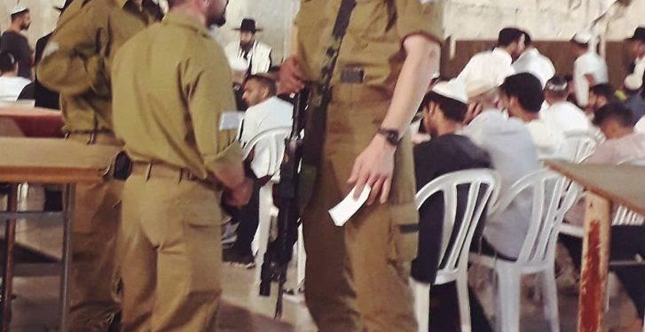 Sondage: une majorité d’Israéliens pense que notre armée est plus éthique que celle d’autres pays et que ça nuit à Tsahal