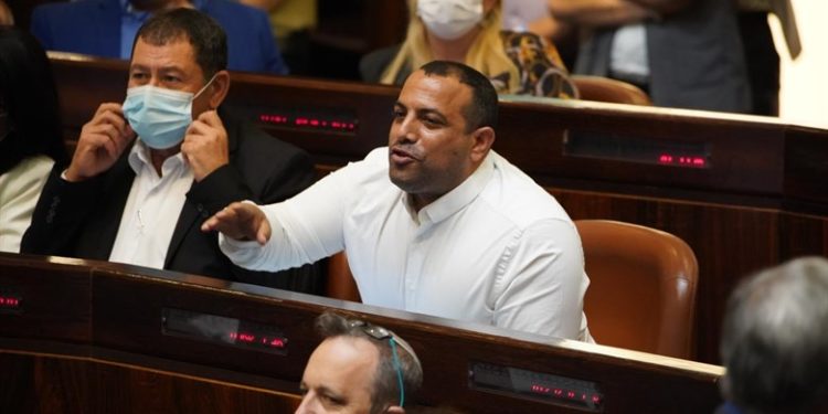 La police ouvre une enquête criminelle sur le député de Yamina qui a voté deux fois à la Knesset