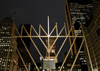 La plus grande ménorah de Hanoukka du monde s’installe à New York