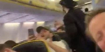 Des supporters de football scandent des chants antisémites sur un vol Ryanair