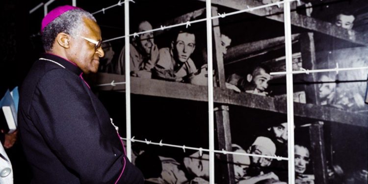 Le CRIF se joint au Hamas, à l’OLP et à BDS dans son hommage à Desmond Tutu