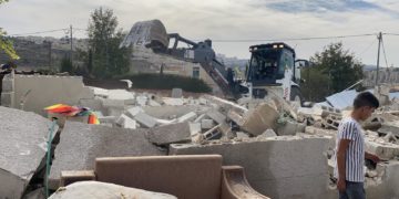 Un citoyen palestinien démolit sa propre maison, construite illégalement et sans permis à Jérusalem