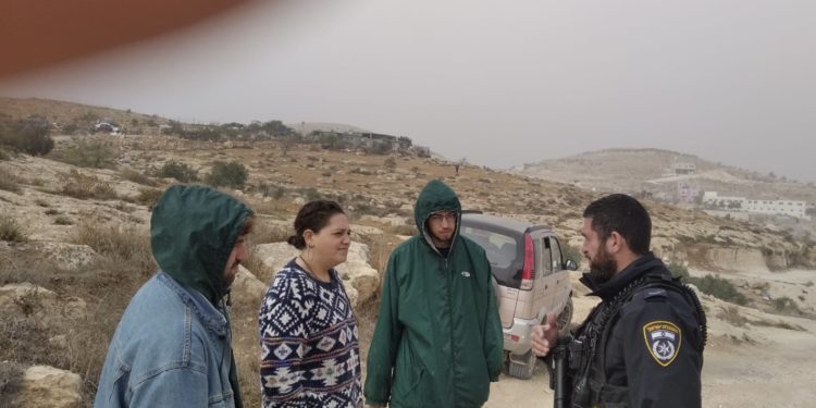 Des Arabes ont attaqué un Juif devant des complices anarchistes de gauche au Mont Hébron