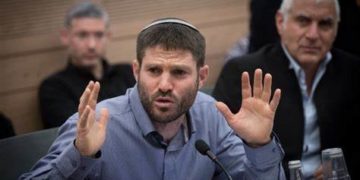 Le député Bezalel Smotrich exige de Mansur Abbas qu’il condamne le terrorisme (Enfin !)