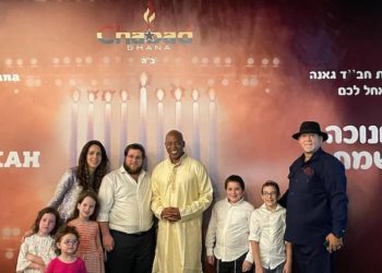 Le maire élu de New York, Eric Adams, a célébré Hanoukka au Ghana