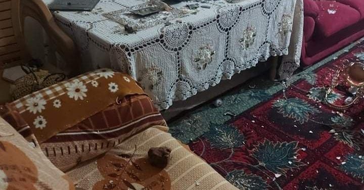 Jets de pierres de pionniers contre une maison arabe près de Sichem