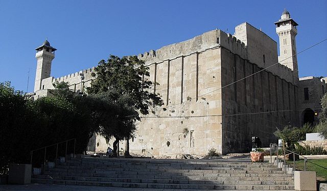 Attaque à Hébron : Une Palestinienne poignarde un Israélien