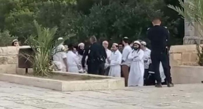 Des juifs se sont déguisés en musulmans pour prier au Mont du Temple. La police les a arrêtés