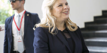 Sarah Netanyahou bis ? Le cabinet du Premier ministre a suggéré à Gilat Bennett d’annuler son vol – elle a refusé