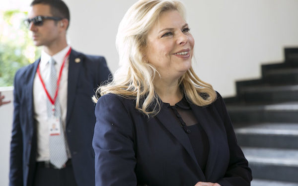 Sarah Netanyahou bis ? Le cabinet du Premier ministre a suggéré à Gilat Bennett d’annuler son vol – elle a refusé