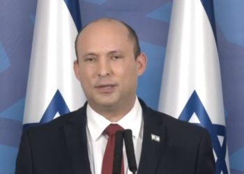 Bennett s’excuse pour la désinformation : « Je voulais dire coronavirus, pas omicron »