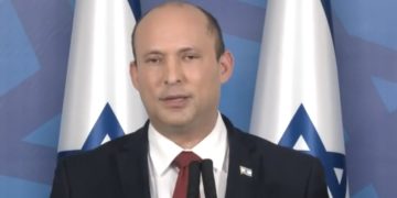 Bennett s&rsquo;excuse pour la désinformation : « Je voulais dire coronavirus, pas omicron »