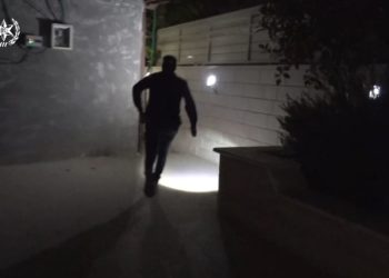 Saisie d&rsquo;envergure chez les criminels bédouins : 200 policiers, saisies et voitures de luxe confisquées