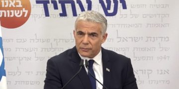 Lapid répond aux accusations des employés du ministère des Affaires étrangères : « ils ont préféré renoncer »