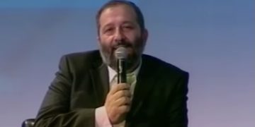 Le chef du parti Shas, déjà condamné dans le passé, prêt à quitter la Knesset pour la 2e fois pour corruption