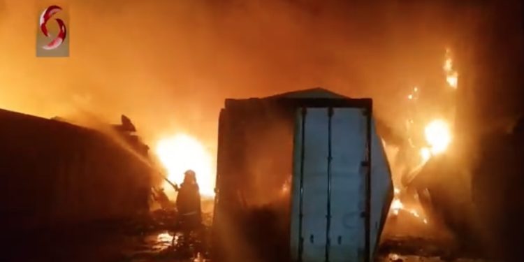 Frappes aériennes israéliennes sur le port syrien de Lattaquié, causant des dommages « considérables »