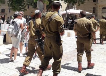 Le gouvernement Bennet s’apprête à remanier le système du service militaire et civil