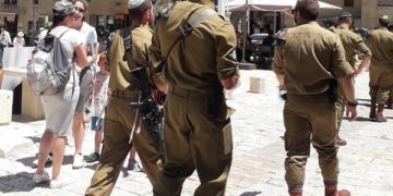 Le gouvernement Bennet s&rsquo;apprête à remanier le système du service militaire et civil