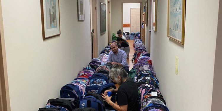 Tempête du Kentucky : les Israéliens font un don de 400 sacs à dos, remplis d’article essentiels aux victimes