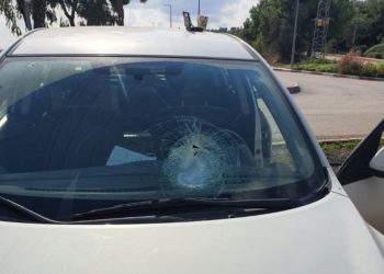 Ce matin, des terroristes ont jeté des pierres sur des véhicules près de Pisgat Ze&rsquo;ev à Jérusalem