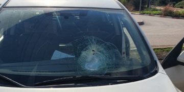 Ce matin, des terroristes ont jeté des pierres sur des véhicules près de Pisgat Ze’ev à Jérusalem