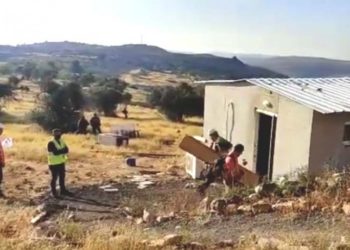 Le gouvernement Bennett démolit des maisons juives entourées de vastes constructions arabes illégales