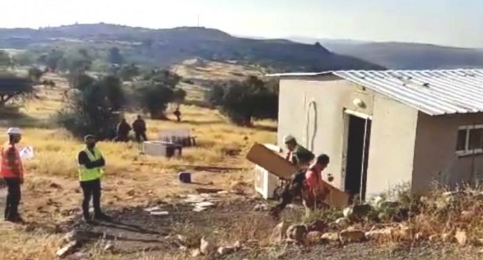 Le gouvernement Bennett démolit des maisons juives entourées de vastes constructions arabes illégales