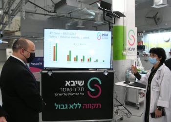 Bennett : « La quatrième dose multiplie par cinq la protection contre le virus »